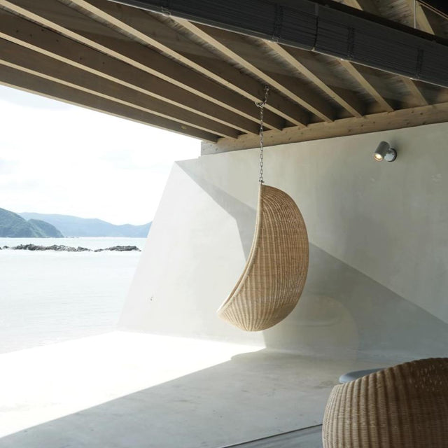 奄美大島に建つリゾートヴィラ「伝泊 The Beachfront MIJORA」で、「SITUS 2-RING LEATHER BINDER」がインフォメーションブックとして採用して頂きました。